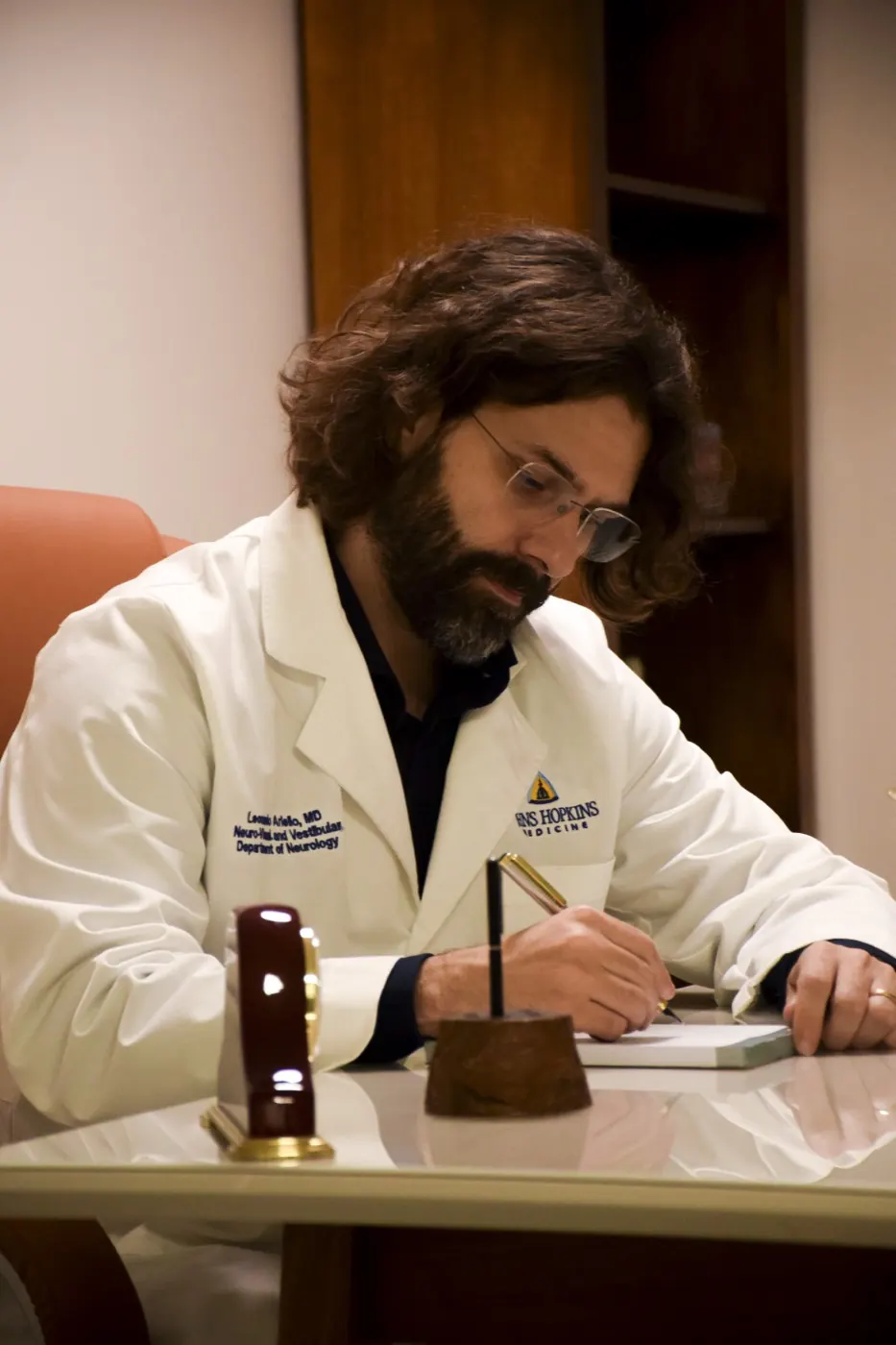 Dr. Leonardo Ariello